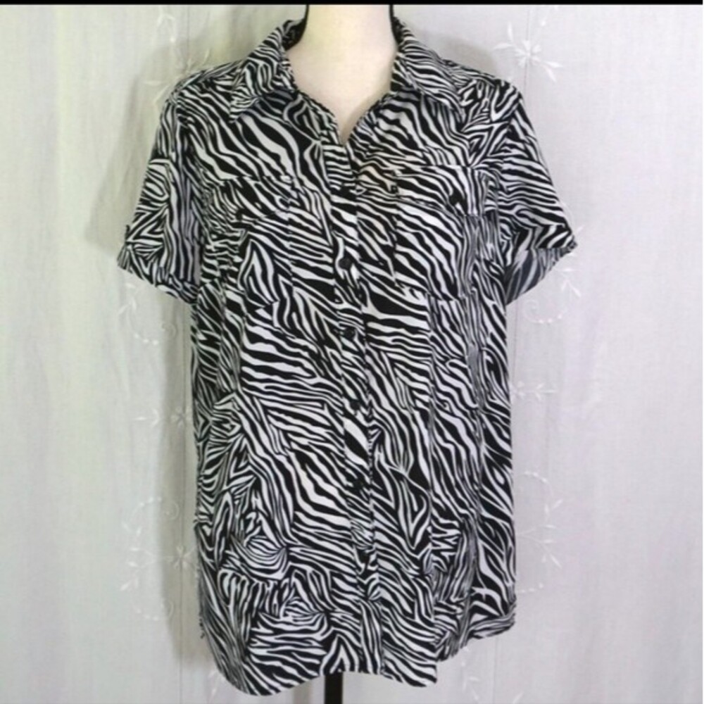 Notations Zebra Print Short-Sleeved Button-Up Top Med